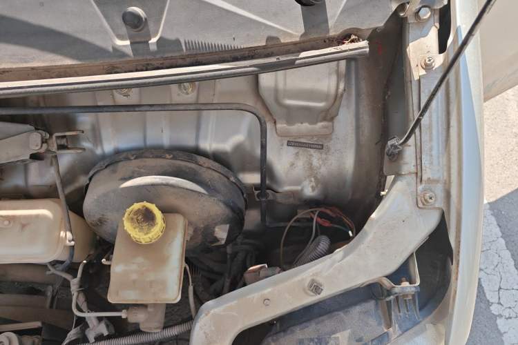 Used Wuling Zhiguang 2013 1.0L Practical Version Engine Bay Left