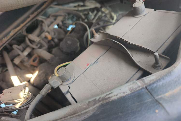 Used Wuling Zhiguang 2013 1.0L Practical Version Engine Bay Left