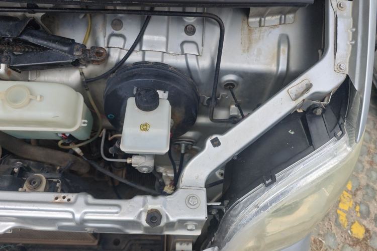 Used Wuling Zhiguang 2013 1.0L Practical Version Engine Bay Left