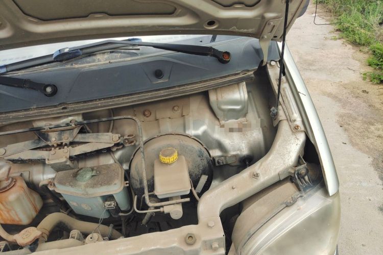 Used Wuling Zhiguang 2013 1.0L Practical Version Engine Bay Left