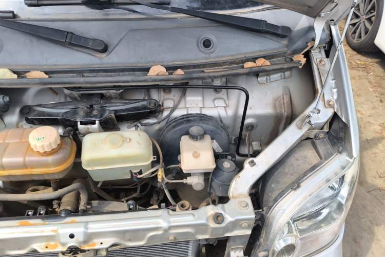 Used Wuling Zhiguang 2013 1.0L Practical Version Engine Bay Left