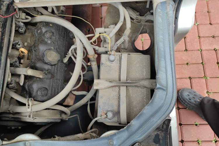 Used Wuling Zhiguang 2013 1.0L Practical Version Engine Bay Left