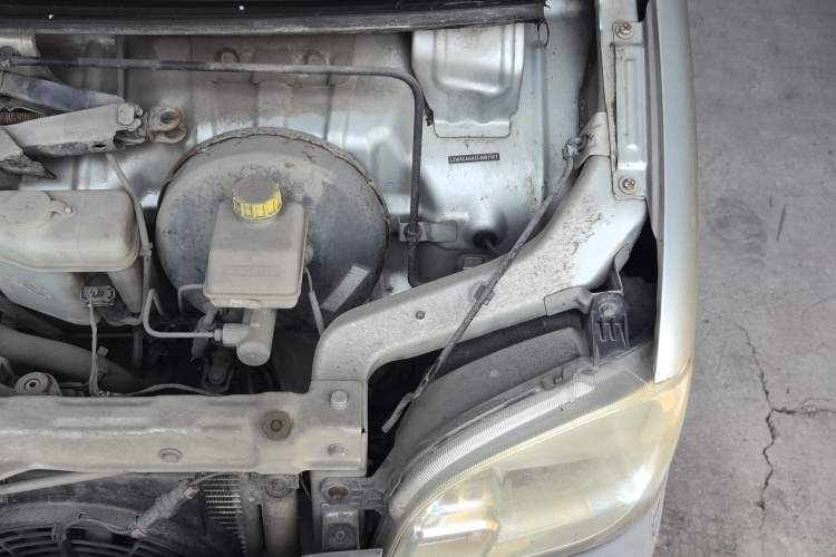 Used Wuling Zhiguang 2013 1.0L Practical Version Engine Bay Left