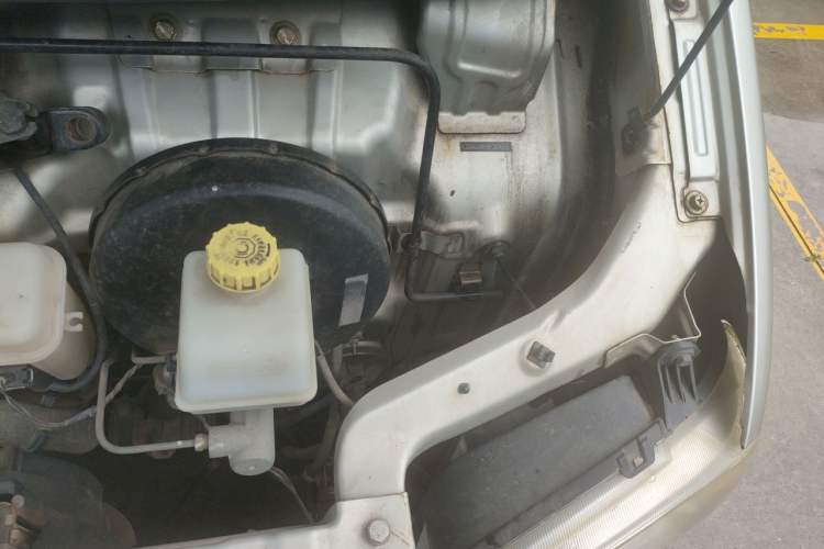 Used Wuling Zhiguang 2013 1.0L Practical Version Engine Bay Left