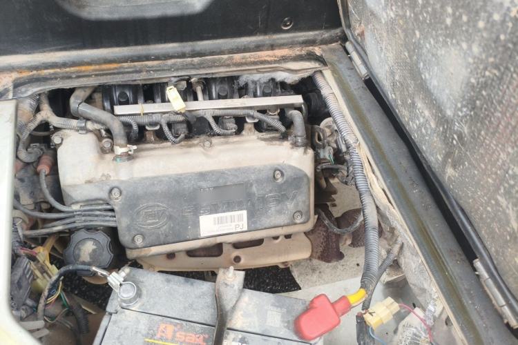 Used Wuling Zhiguang 2013 1.0L Practical Version Engine Bay Left