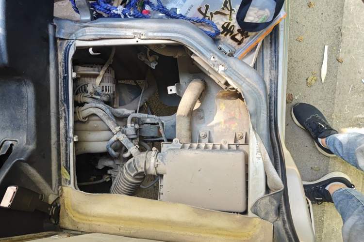 Used Wuling Zhiguang 2013 1.0L Practical Version Engine Bay Left