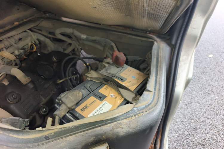 Used Wuling Zhiguang 2013 1.0L Practical Version Engine Bay Left