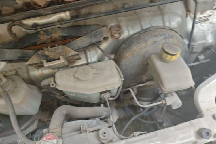 Used Wuling Zhiguang 2013 1.0L Practical Version Engine Bay Left