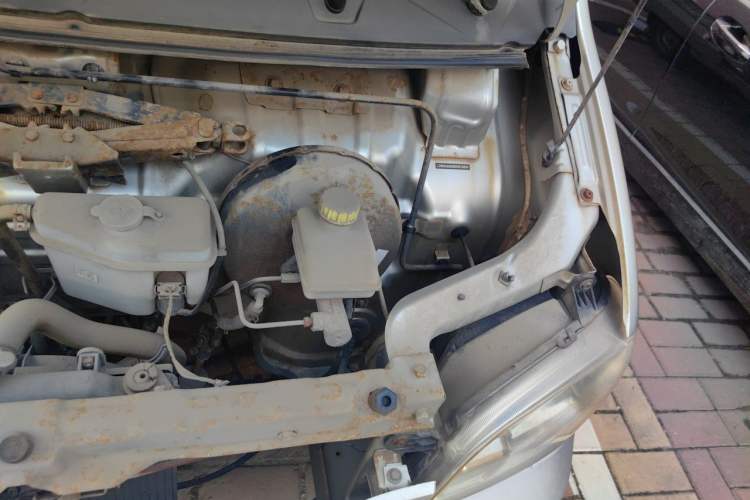 Used Wuling Zhiguang 2013 1.0L Base Version Engine Bay Left