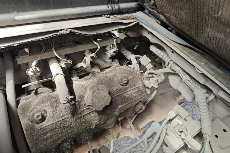 Used Wuling Zhiguang 2013 1.0L Practical Version Engine Bay Left