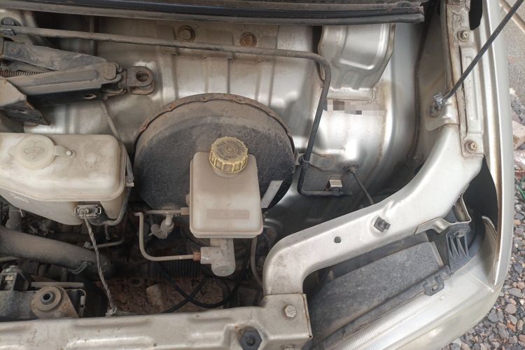 Used Wuling Zhiguang 2013 1.0L Practical Version Engine Bay Left