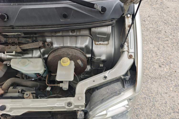 Used Wuling Zhiguang 2013 1.0L Practical Version Engine Bay Left