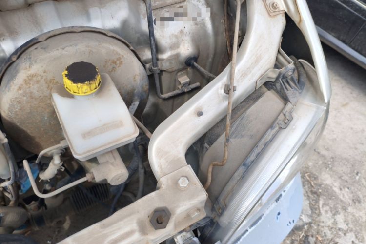 Used Wuling Zhiguang 2013 1.0L Practical Version Engine Bay Left