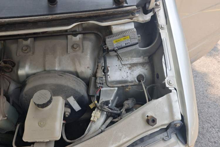 Used Wuling Zhiguang 2013 1.0L Practical Version Engine Bay Left