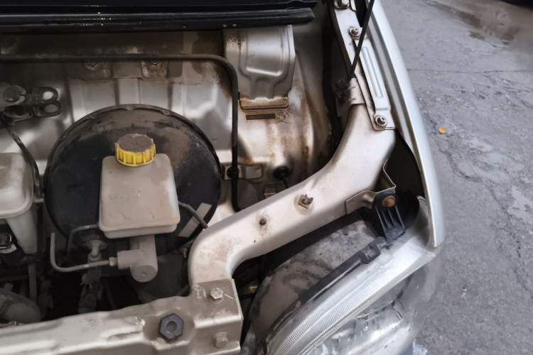 Used Wuling Zhiguang 2013 1.0L Base Version Engine Bay Left