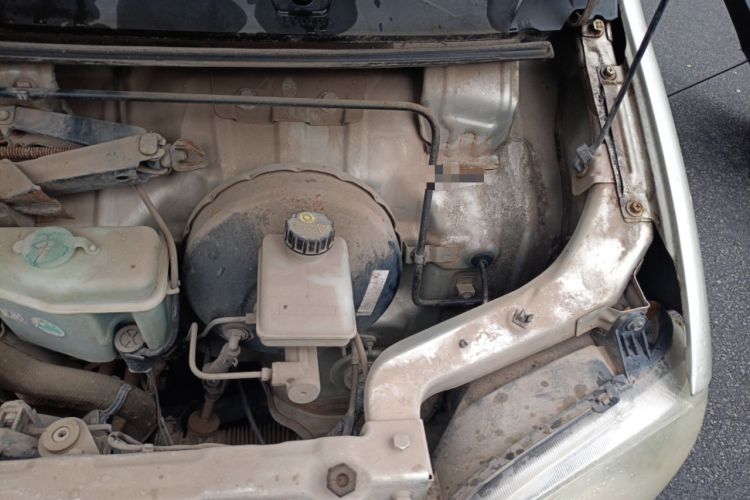 Used Wuling Zhiguang 2013 1.0L Practical Version Engine Bay Left