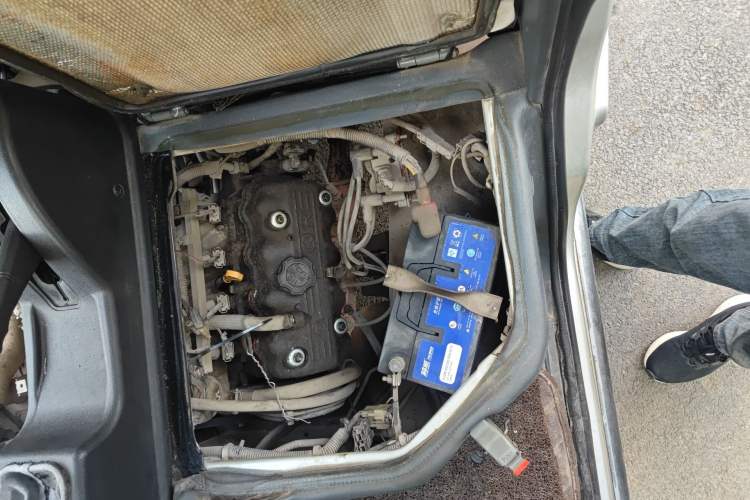 Used Wuling Zhiguang 2013 1.0L Practical Version Engine Bay Left