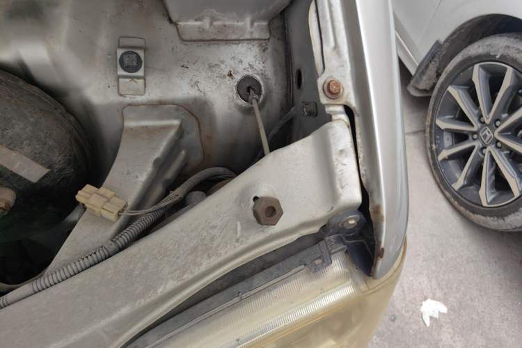 Used Wuling Zhiguang 2013 1.0L Practical Version Engine Bay Left