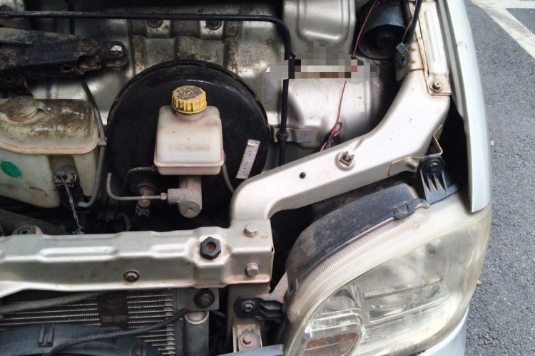 Used Wuling Zhiguang 2013 1.0L Practical Version Engine Bay Left