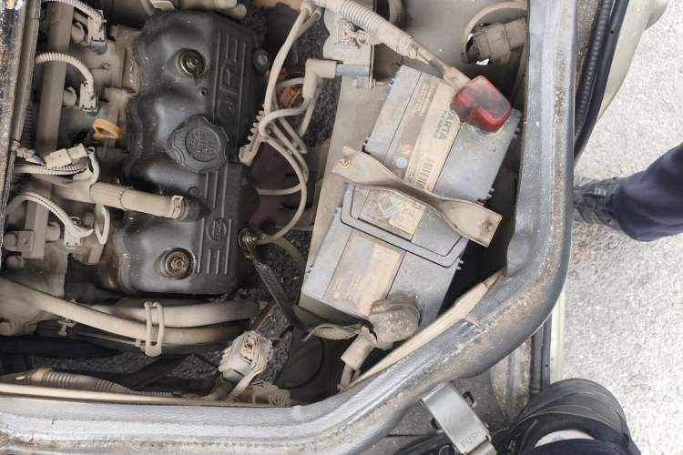 Used Wuling Zhiguang 2013 1.0L Base Version Engine Bay Left