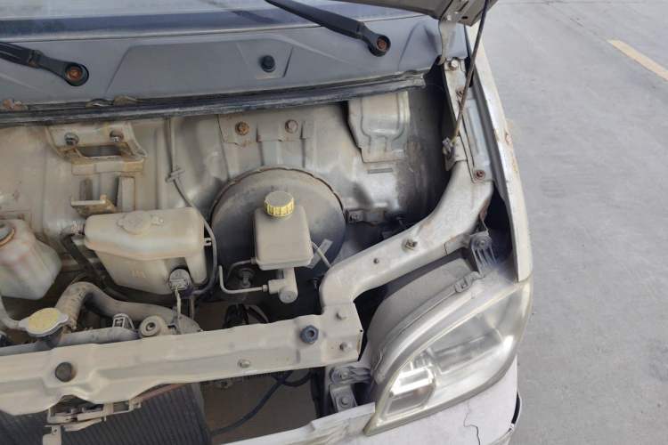 Used Wuling Zhiguang 2013 1.0L Practical Version Engine Bay Left