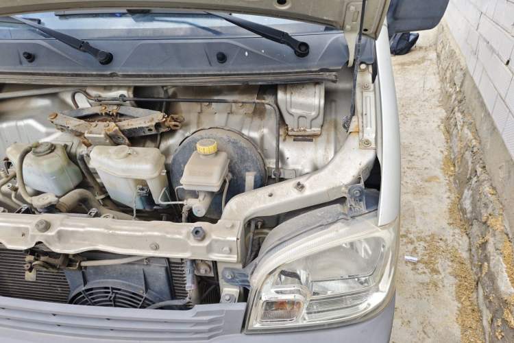 Used Wuling Zhiguang 2013 1.0L Practical Version Engine Bay Left