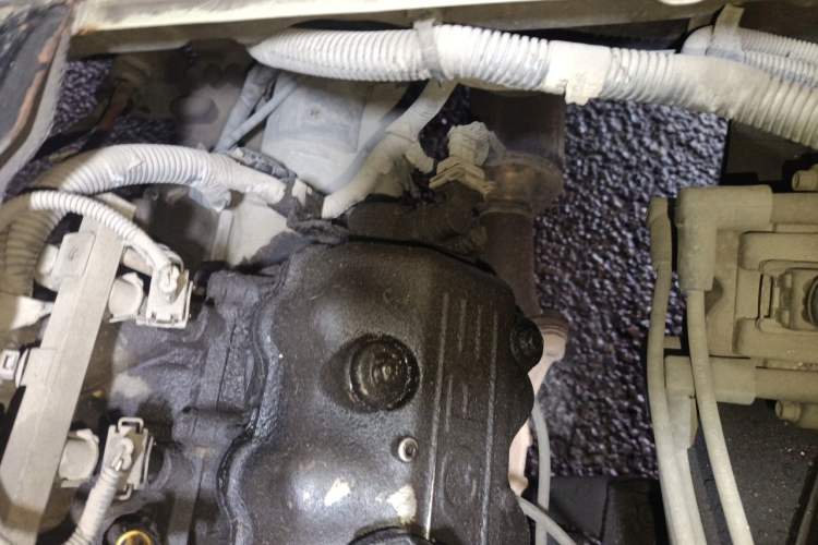 Used Wuling Zhiguang 2013 1.0L Practical Version Engine Bay Left