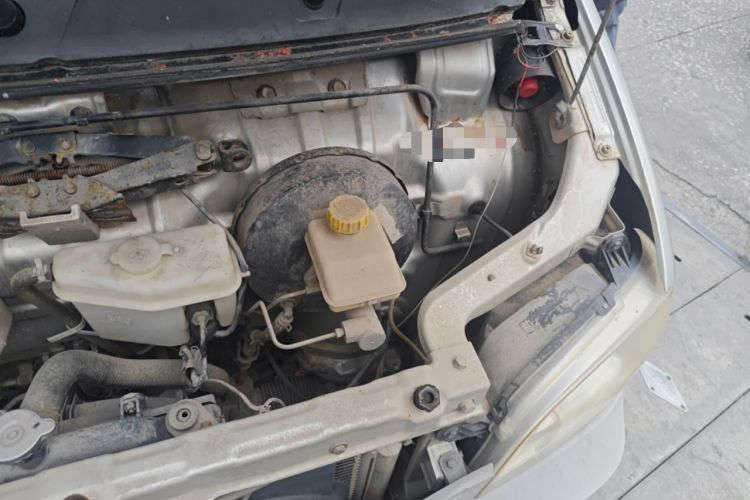 Used Wuling Zhiguang 2013 1.0L Practical Version Engine Bay Left