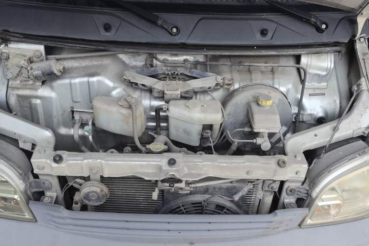 Used Wuling Zhiguang 2013 1.0L Practical Version Engine Bay
