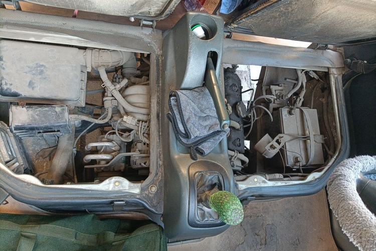 Used Wuling Zhiguang 2013 1.0L Practical Version Engine Bay