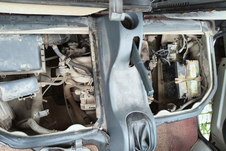 Used Wuling Zhiguang 2013 1.0L Practical Version Engine Bay