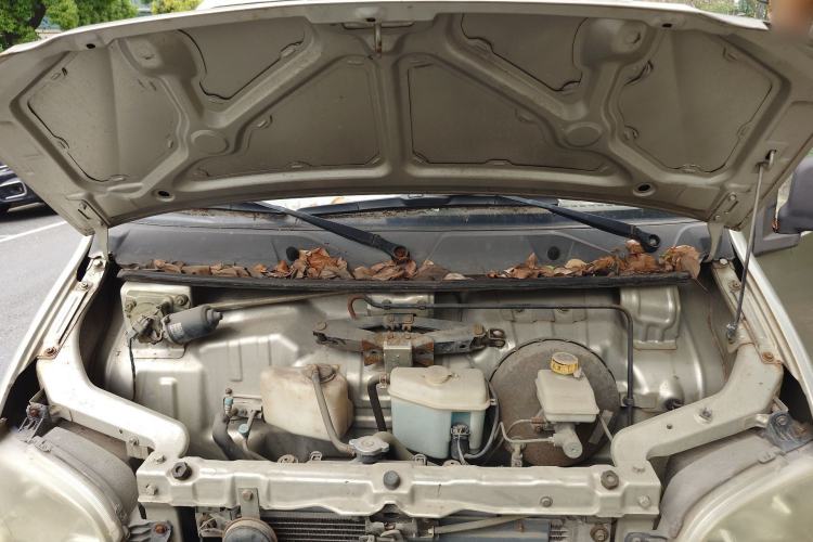Used Wuling Zhiguang 2013 1.0L Practical Version Engine Bay