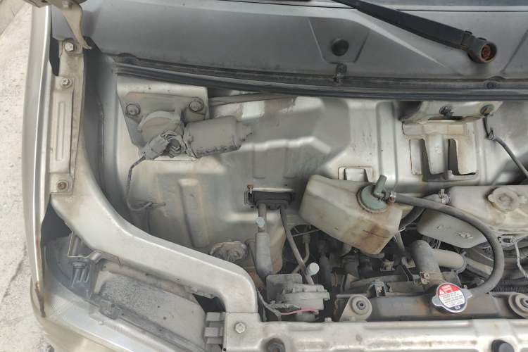 Used Wuling Zhiguang 2013 1.0L Practical Version Engine Bay Right