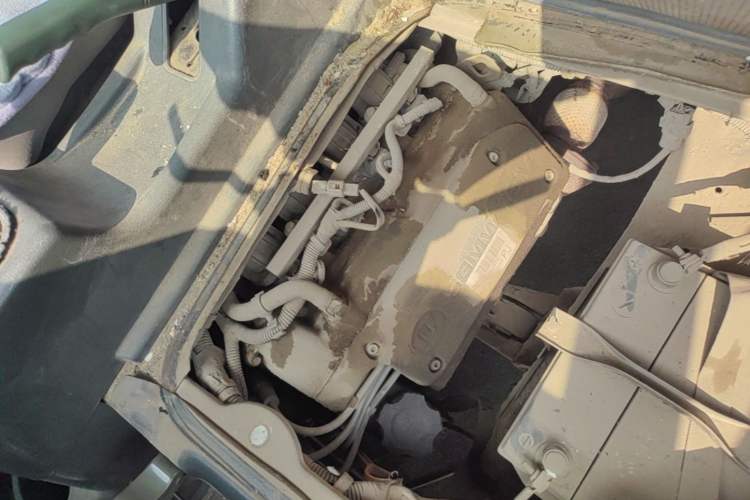 Used Wuling Zhiguang 2013 1.0L Practical Version Engine Bay Right