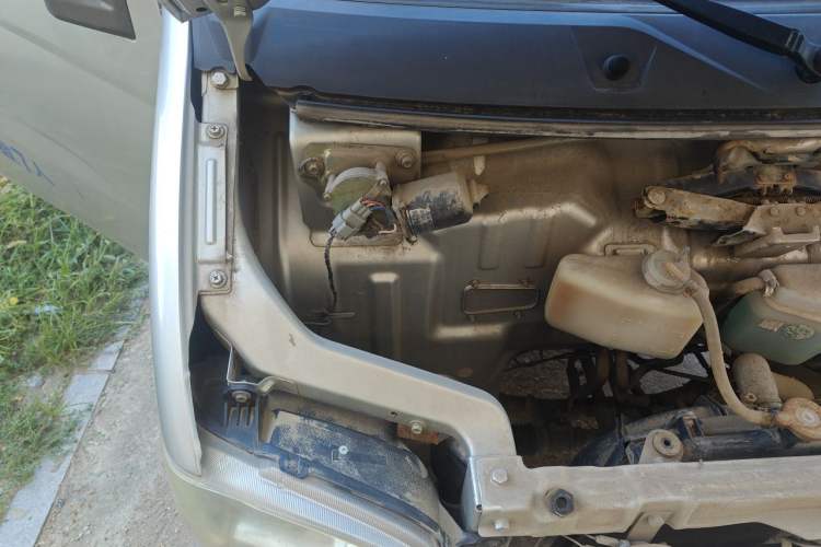 Used Wuling Zhiguang 2013 1.0L Practical Version Engine Bay Right