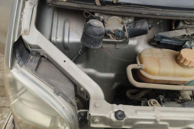 Used Wuling Zhiguang 2013 1.0L Practical Version Engine Bay Right