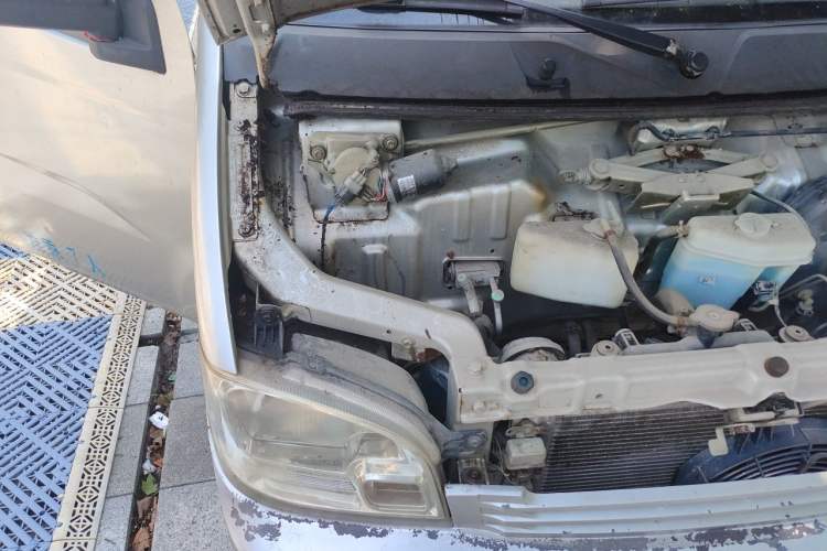 Used Wuling Zhiguang 2013 1.0L Base Version Engine Bay Right