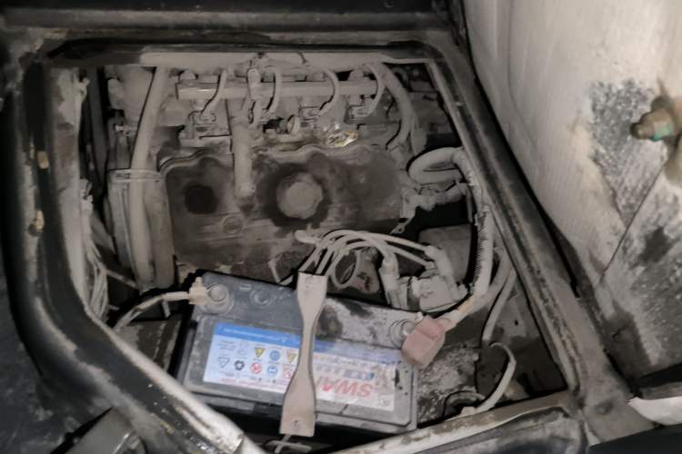 Used Wuling Zhiguang 2013 1.0L Practical Version Engine Bay Right