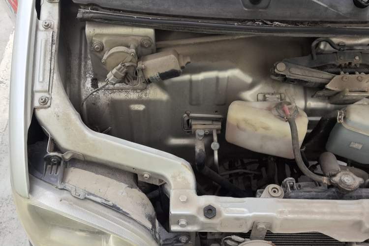 Used Wuling Zhiguang 2013 1.0L Base Version Engine Bay Right
