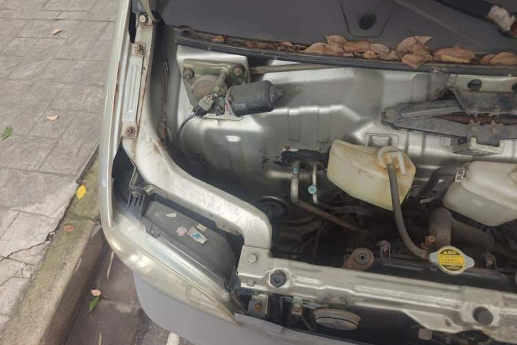 Used Wuling Zhiguang 2013 1.0L Practical Version Engine Bay Right