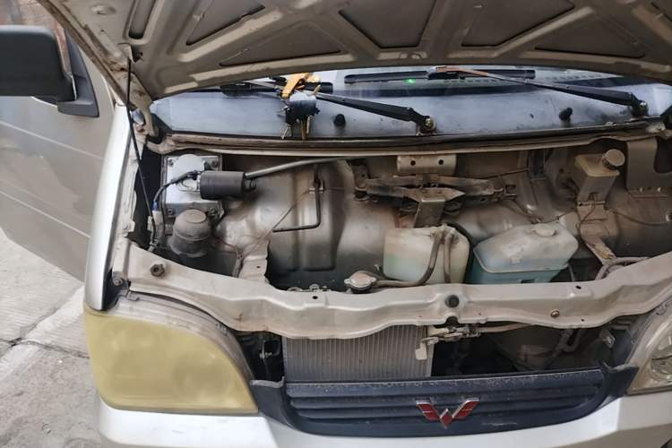 Used Wuling Zhiguang 2013 1.0L Practical Version Engine Bay Right