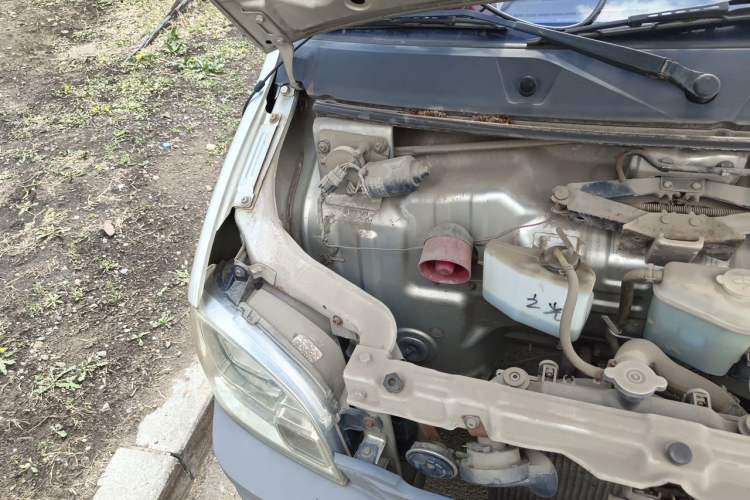 Used Wuling Zhiguang 2013 1.0L Practical Version Engine Bay Right