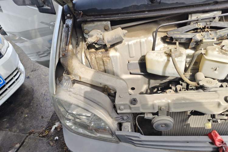 Used Wuling Zhiguang 2013 1.0L Practical Version Engine Bay Right