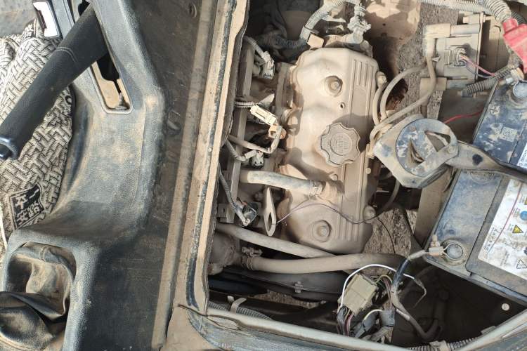 Used Wuling Zhiguang 2013 1.0L Practical Version Engine Bay Right