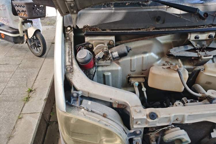 Used Wuling Zhiguang 2013 1.0L Practical Version Engine Bay Right