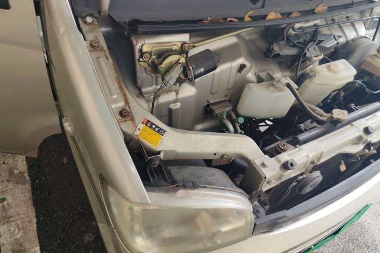 Used Wuling Zhiguang 2013 1.0L Practical Version Engine Bay Right