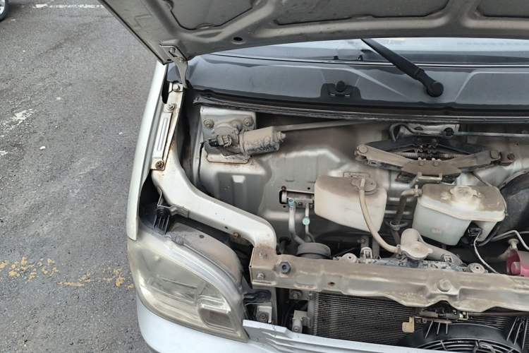 Used Wuling Zhiguang 2013 1.0L Practical Version Engine Bay Right