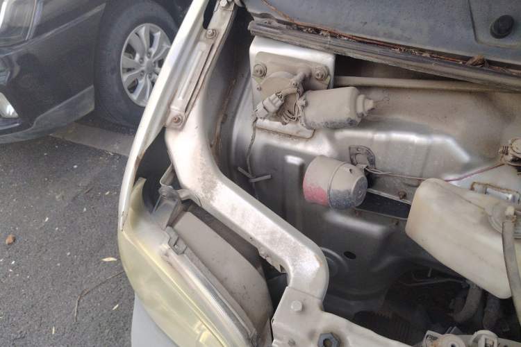 Used Wuling Zhiguang 2013 1.0L Practical Version Engine Bay Right