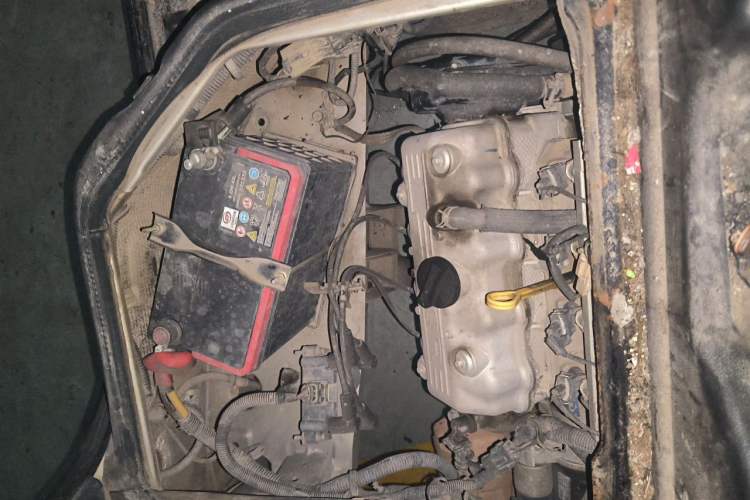 Used Wuling Zhiguang 2013 1.0L Practical Version Engine Bay Right