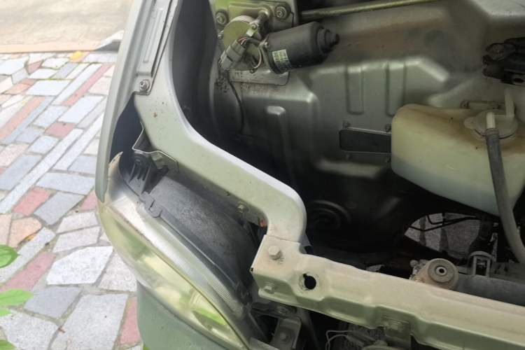 Used Wuling Zhiguang 2013 1.0L Base Version Engine Bay Right